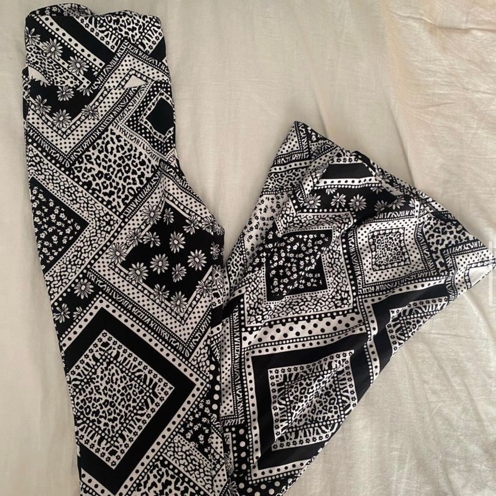 NoBo flared leggings b+w